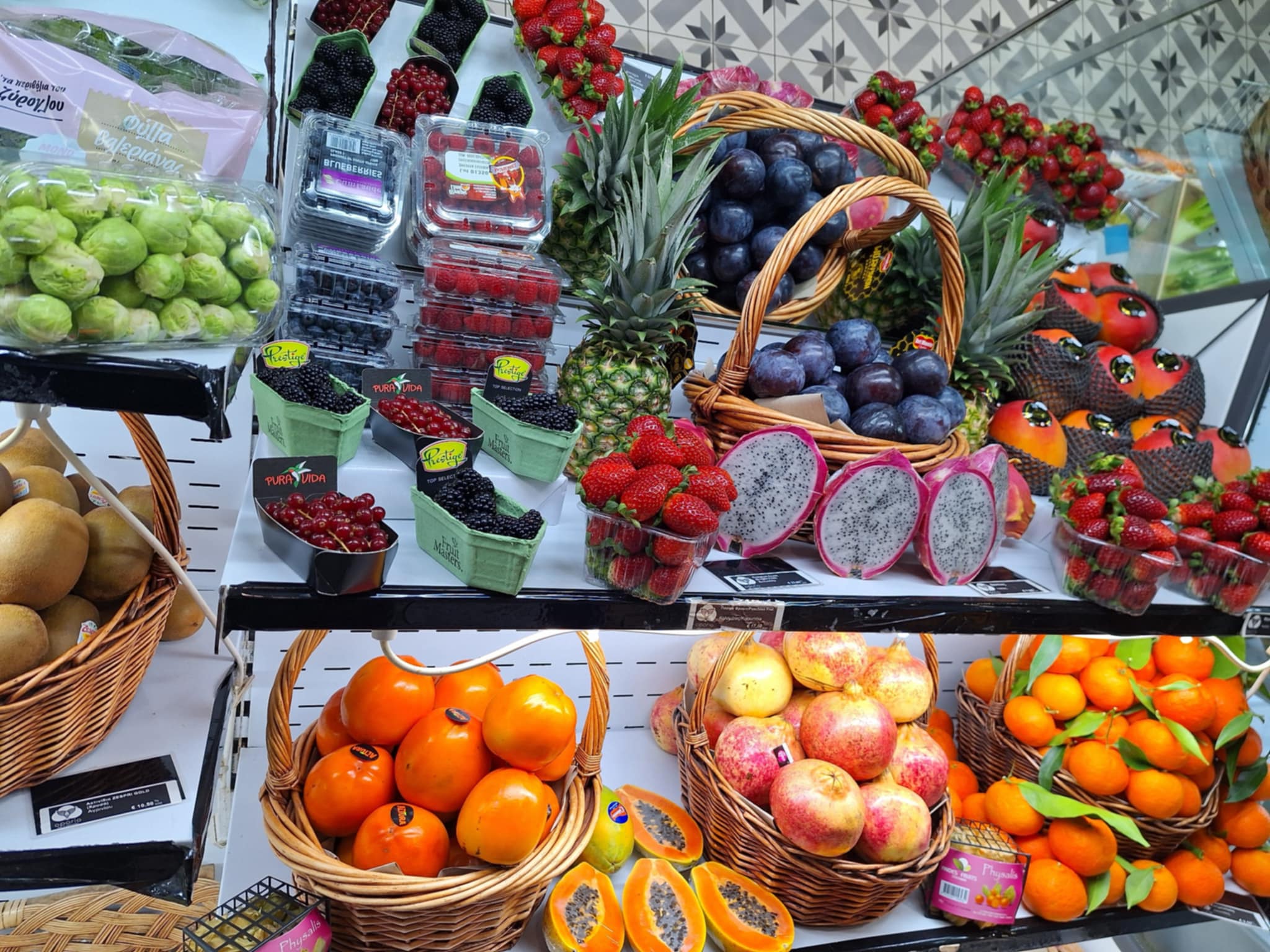 Μεγάλη ποικιλία φρούτων και λαχανικών στα ψυγεία του Οπωρίου