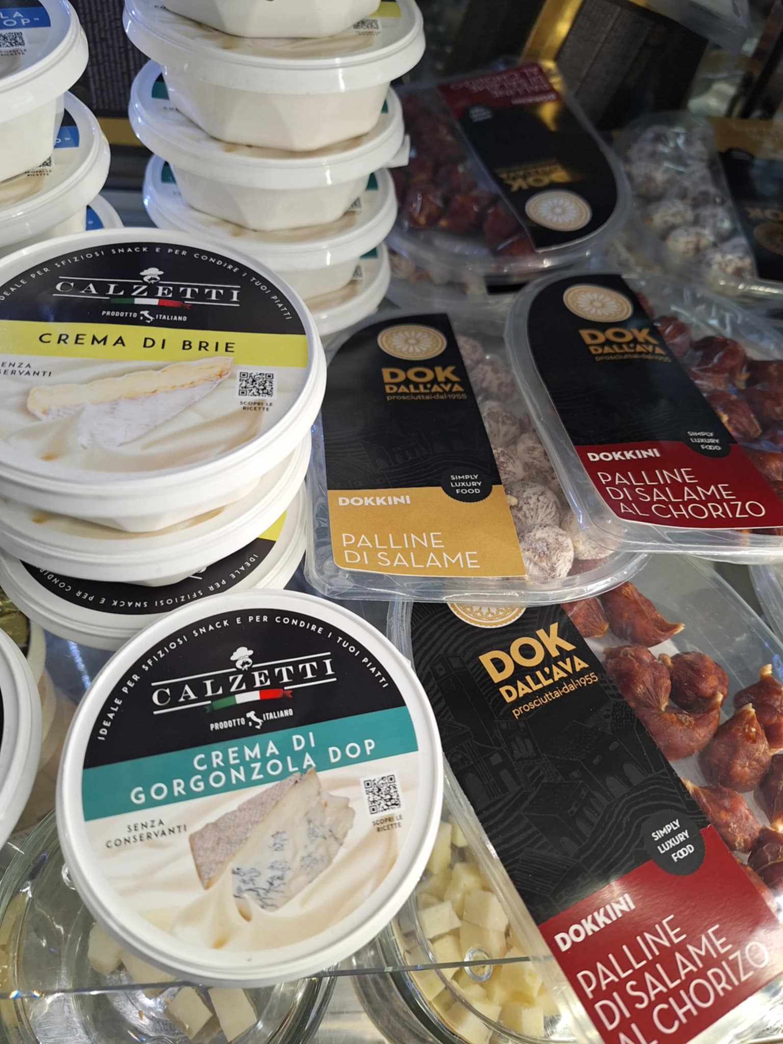 Crema di Gorgonzola και επιλεγμένα τυριά στο Οπώριο Delicatessen